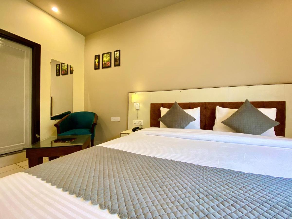 Tapovan New Residency By Ftp Hotels Risikés Kültér fotó
