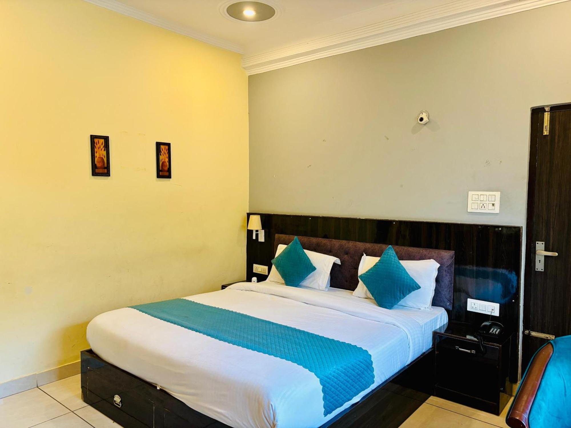 Tapovan New Residency By Ftp Hotels Risikés Kültér fotó